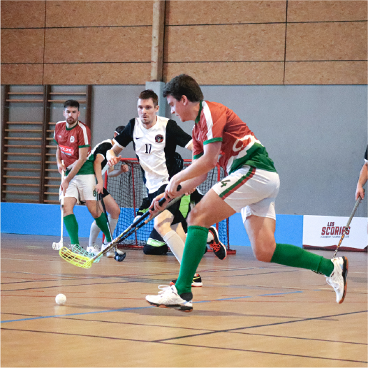 Floorballeur clermontois en plein dribble